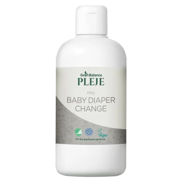 Grøn Balance Baby diaper change